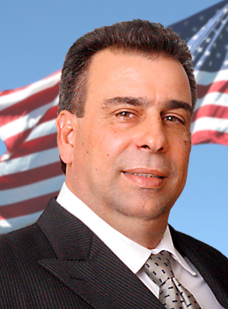 Ricky Garcia, a longtime critic of Mayor Carlos “Castro” Hernandez and the Seguro Que Yes Council, has decided who he is going to challenge for a seat on ... - 906207_433213033440379_674903595_o